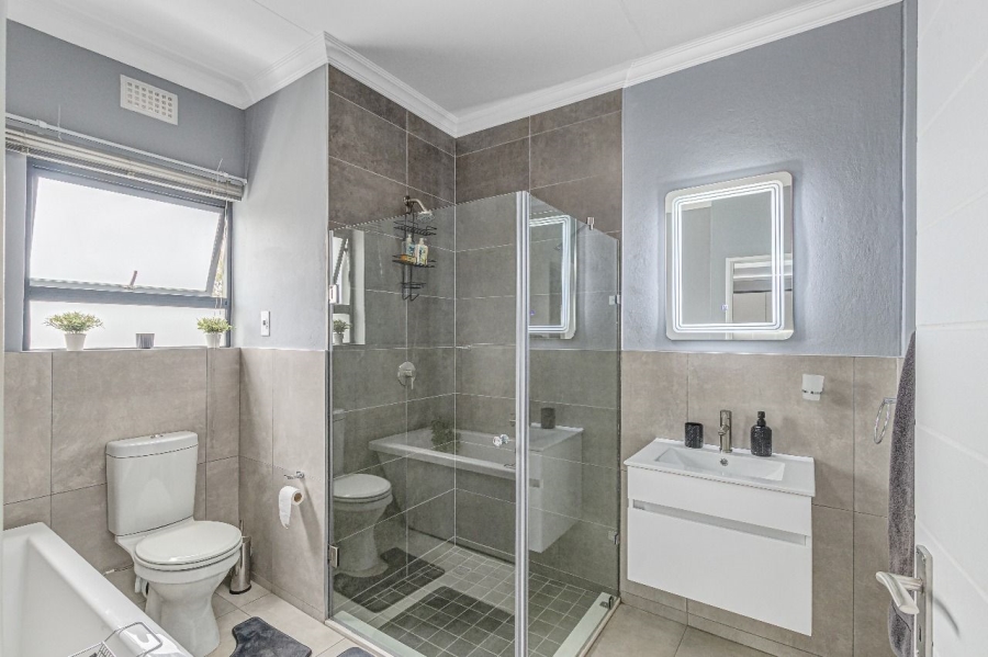 To Let 3 Bedroom Property for Rent in Glen Austin Gauteng
