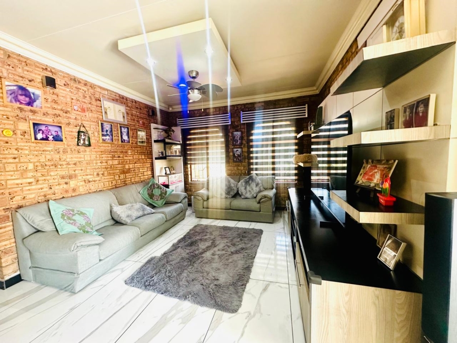 4 Bedroom Property for Sale in Brackenhurst Gauteng