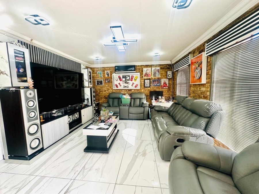 4 Bedroom Property for Sale in Brackenhurst Gauteng