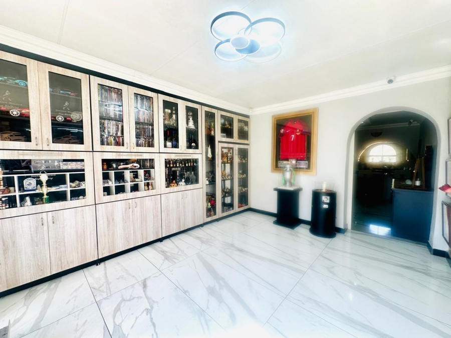 4 Bedroom Property for Sale in Brackenhurst Gauteng