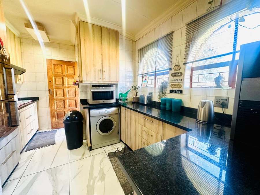 4 Bedroom Property for Sale in Brackenhurst Gauteng