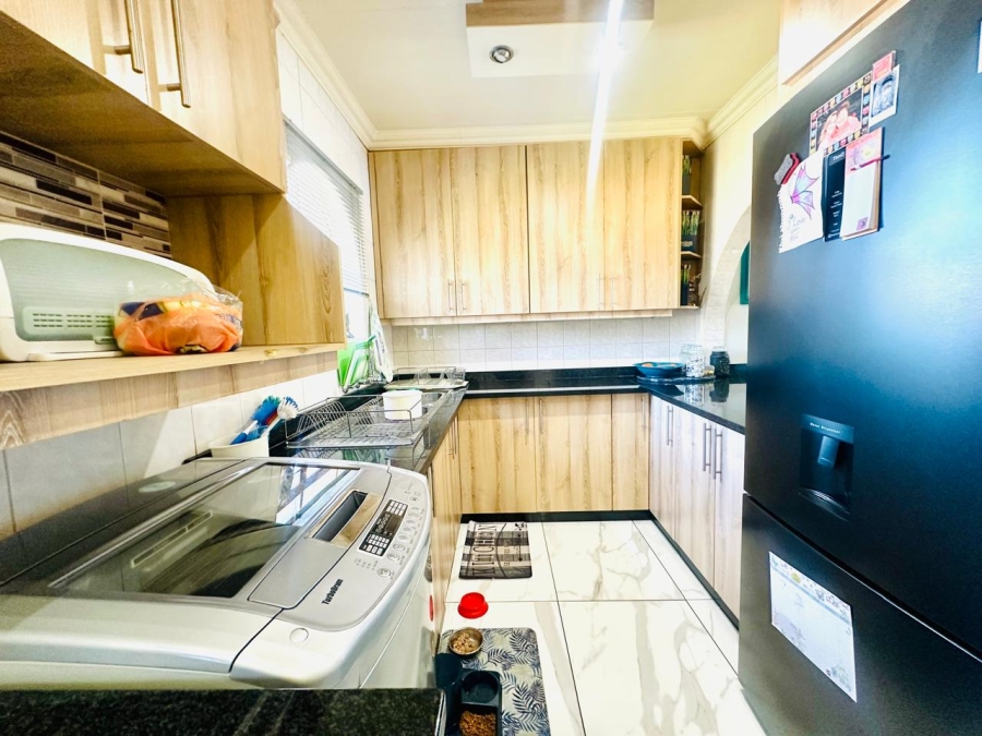 4 Bedroom Property for Sale in Brackenhurst Gauteng