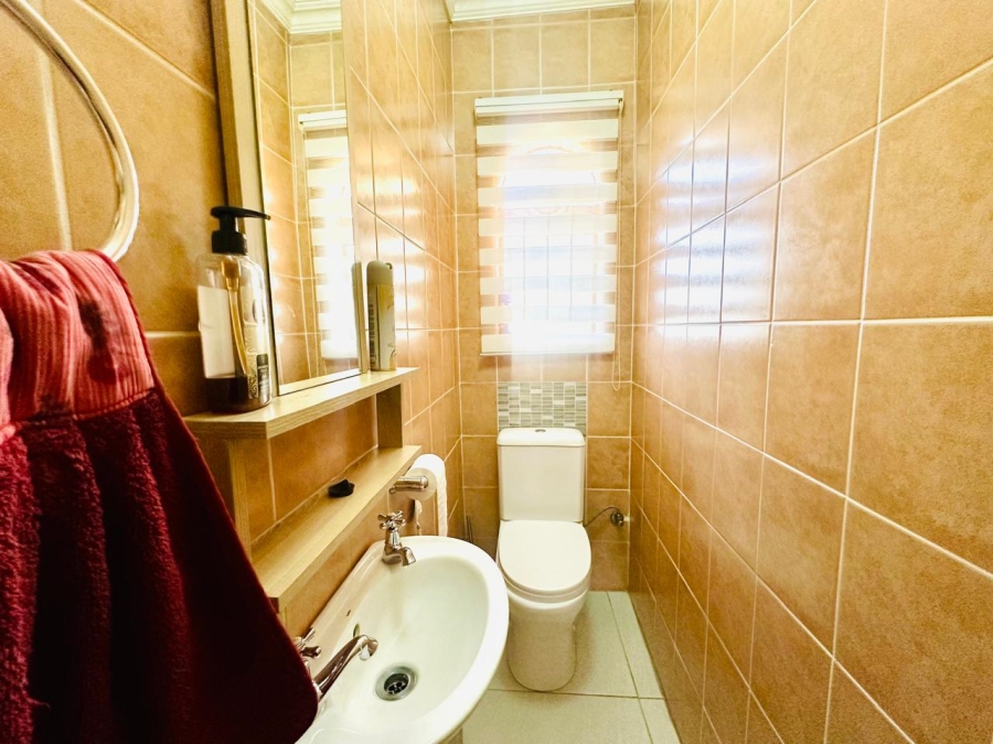 4 Bedroom Property for Sale in Brackenhurst Gauteng