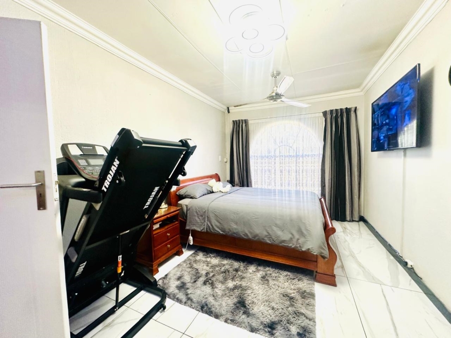4 Bedroom Property for Sale in Brackenhurst Gauteng