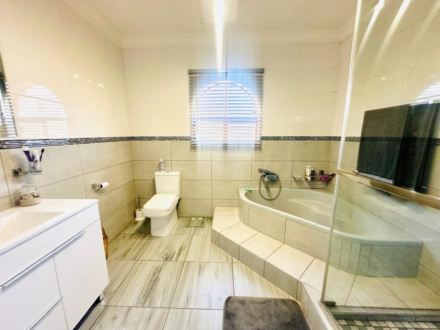 4 Bedroom Property for Sale in Brackenhurst Gauteng
