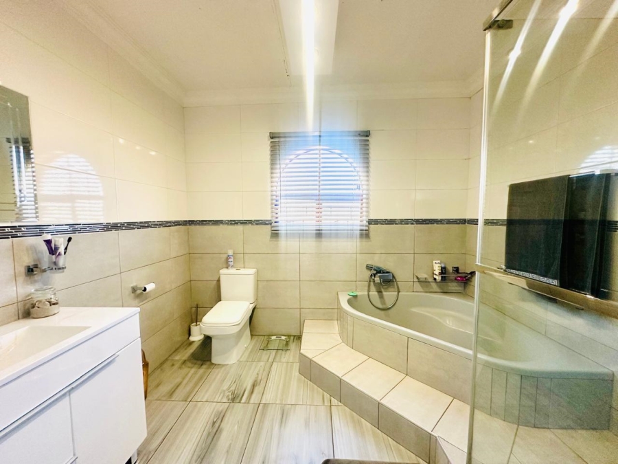 4 Bedroom Property for Sale in Brackenhurst Gauteng