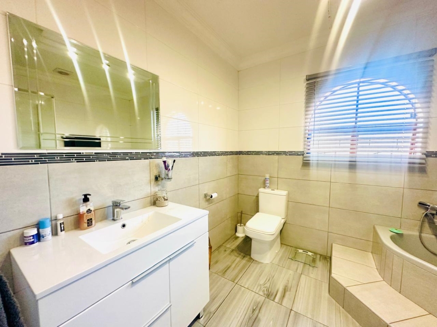 4 Bedroom Property for Sale in Brackenhurst Gauteng