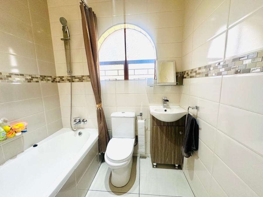 4 Bedroom Property for Sale in Brackenhurst Gauteng