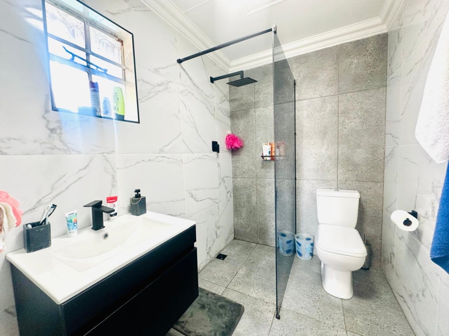 4 Bedroom Property for Sale in Brackenhurst Gauteng