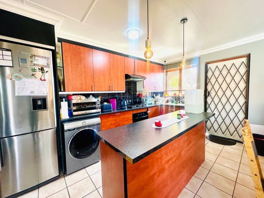 4 Bedroom Property for Sale in Brackenhurst Gauteng