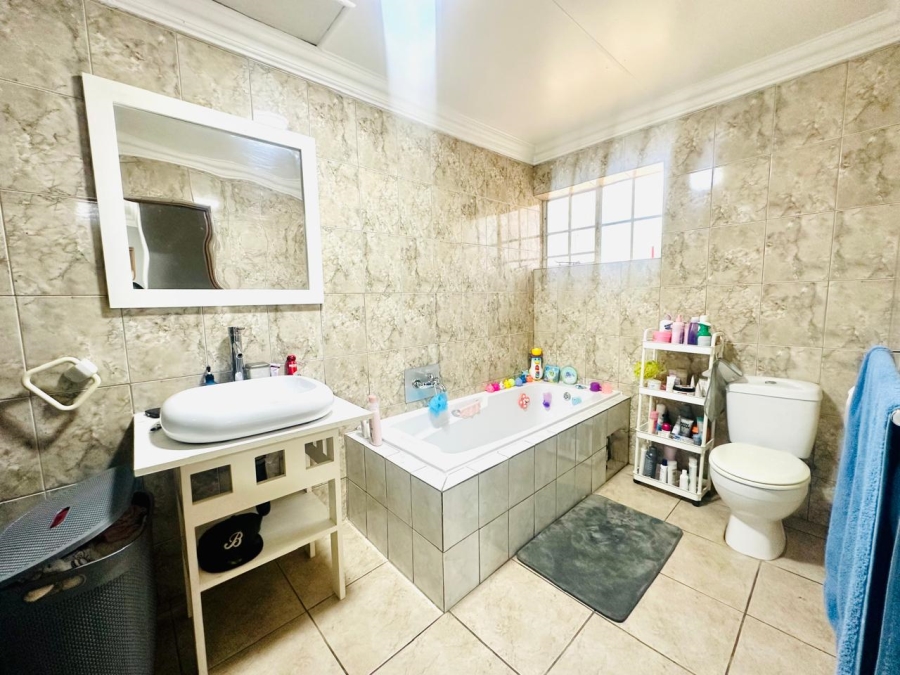 4 Bedroom Property for Sale in Brackenhurst Gauteng