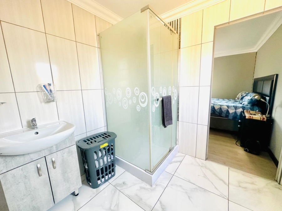 4 Bedroom Property for Sale in Brackenhurst Gauteng