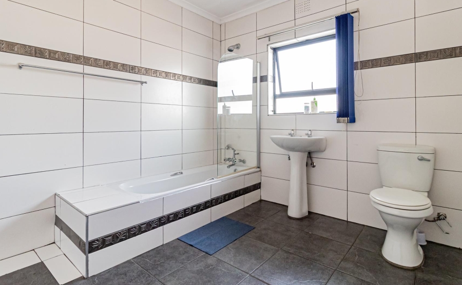 4 Bedroom Property for Sale in Bosmont Gauteng