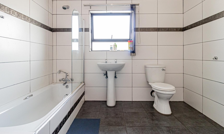 4 Bedroom Property for Sale in Bosmont Gauteng