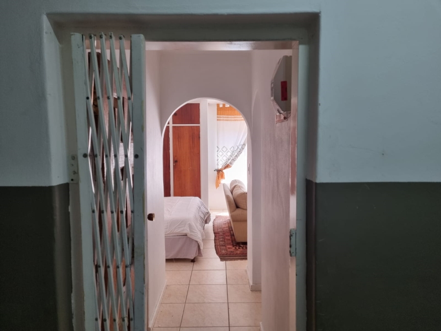 1 Bedroom Property for Sale in Fontainebleau Gauteng