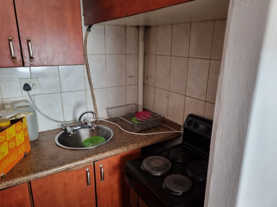1 Bedroom Property for Sale in Fontainebleau Gauteng