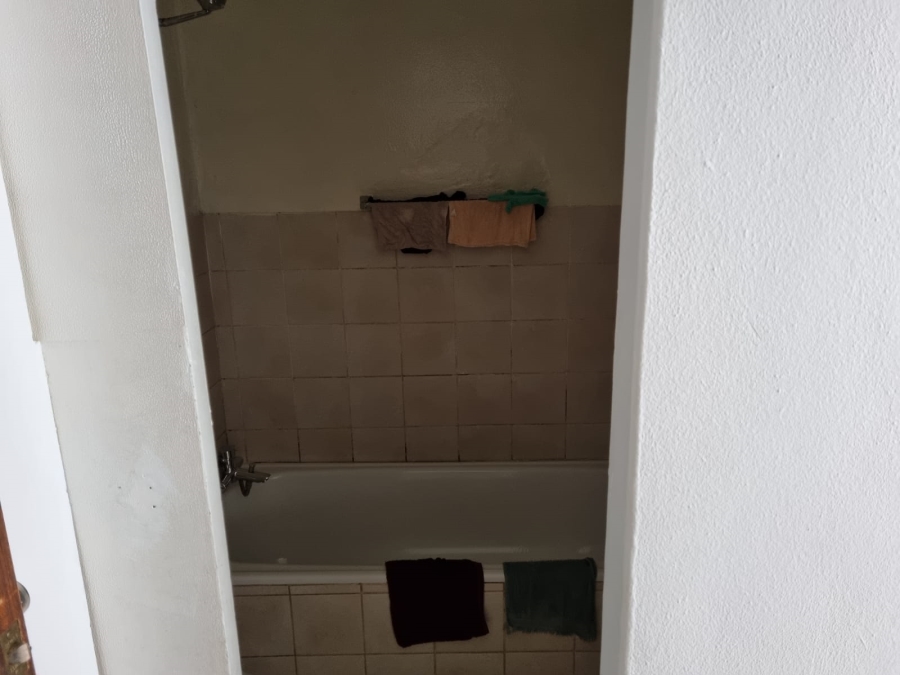 1 Bedroom Property for Sale in Fontainebleau Gauteng