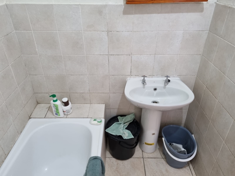 1 Bedroom Property for Sale in Fontainebleau Gauteng