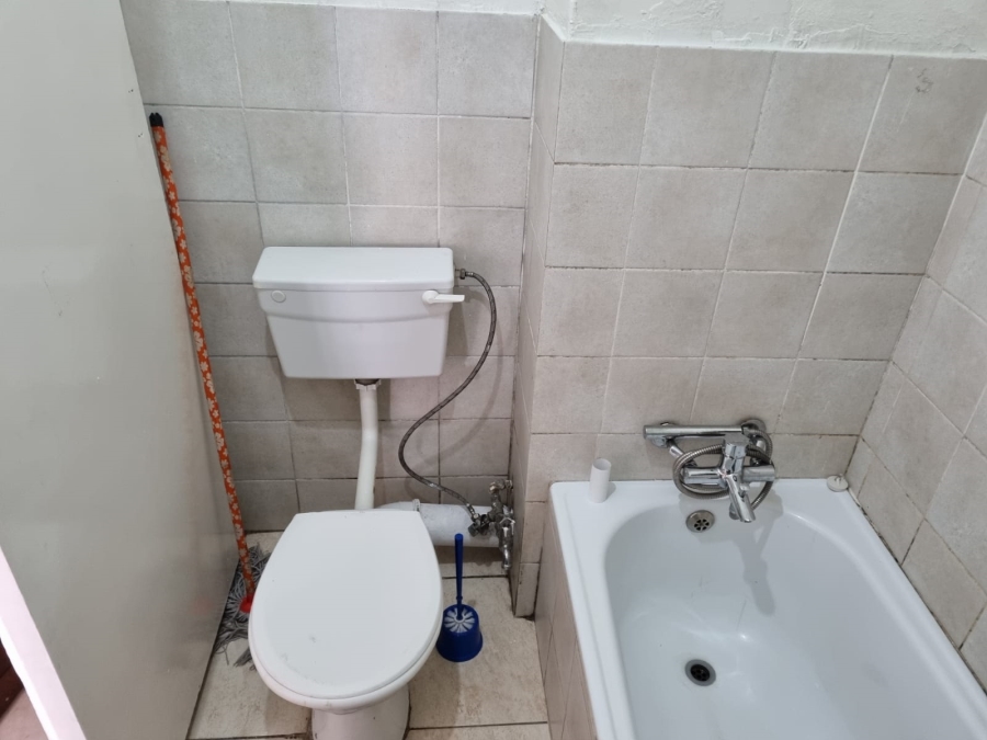 1 Bedroom Property for Sale in Fontainebleau Gauteng