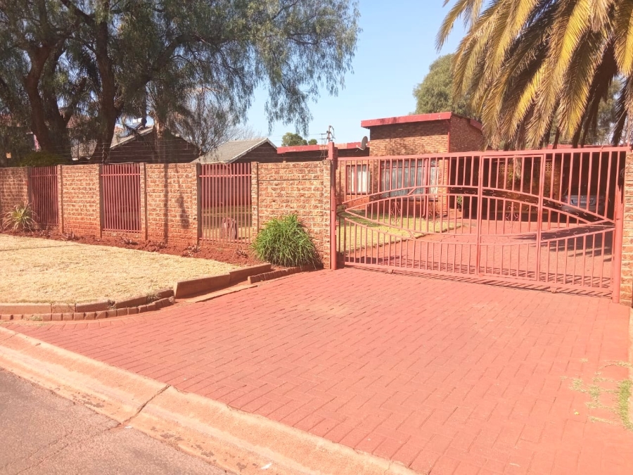 3 Bedroom Property for Sale in Dawn Park Gauteng