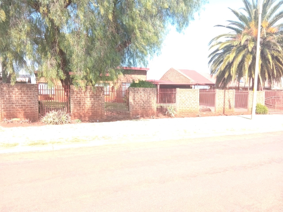3 Bedroom Property for Sale in Dawn Park Gauteng