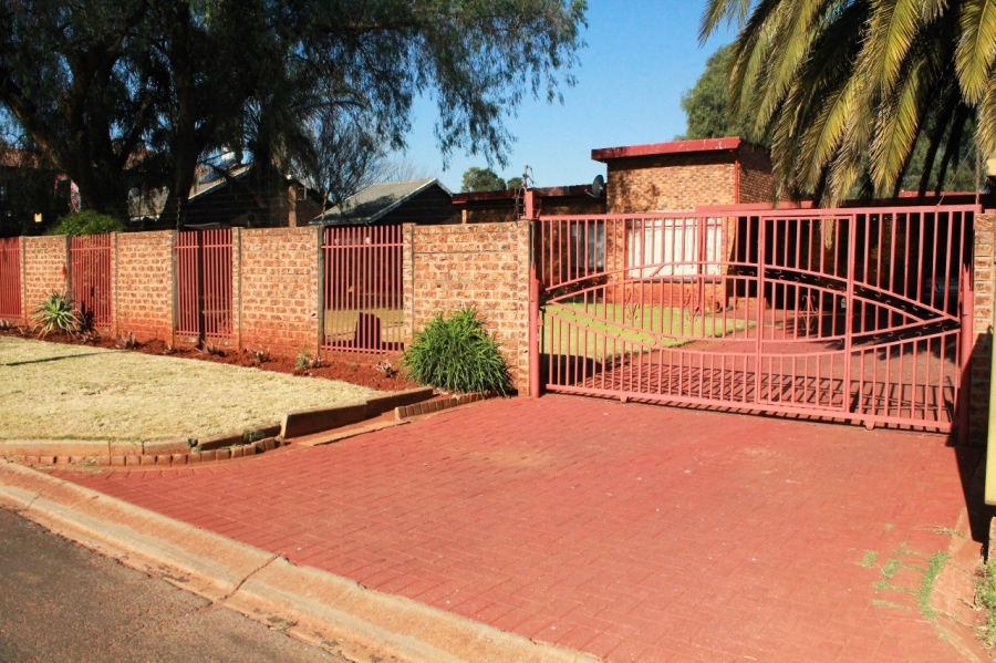 3 Bedroom Property for Sale in Dawn Park Gauteng