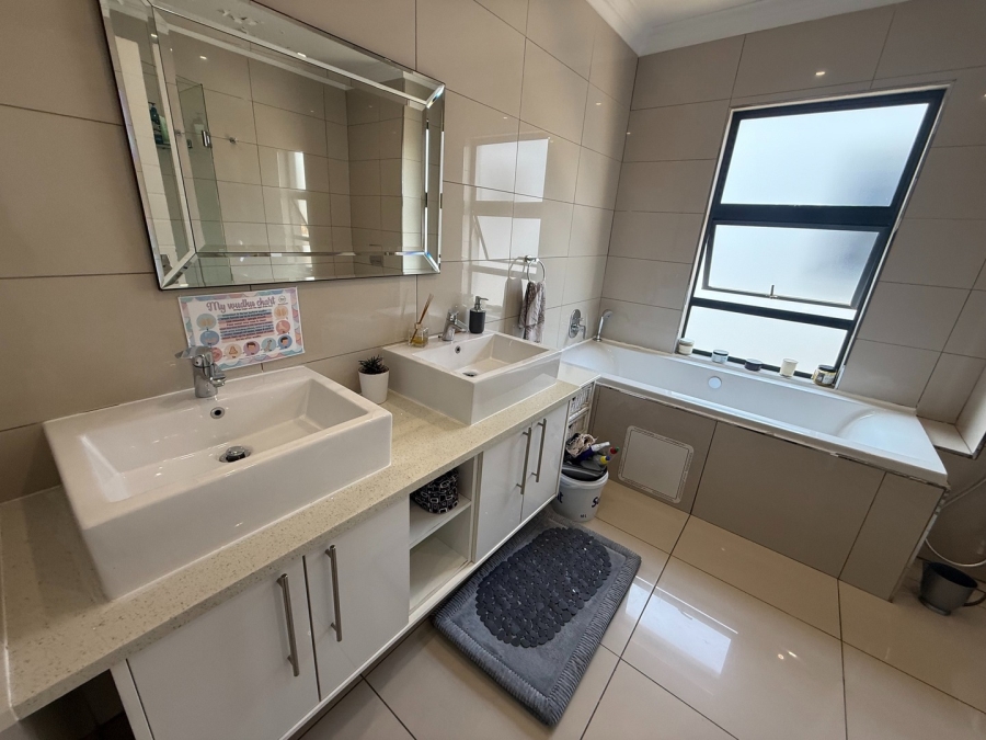 4 Bedroom Property for Sale in Ormonde Gauteng
