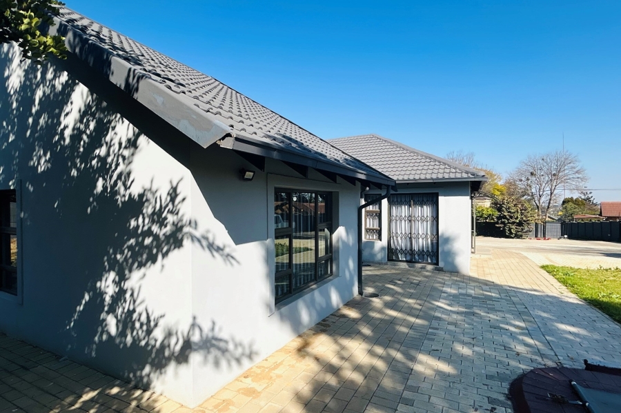 3 Bedroom Property for Sale in Halfway Gardens Gauteng
