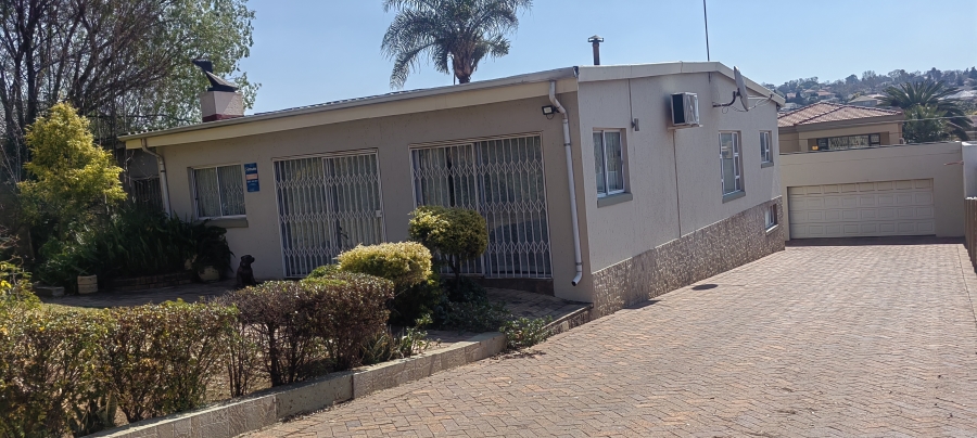 3 Bedroom Property for Sale in Linmeyer Gauteng