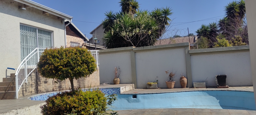 3 Bedroom Property for Sale in Linmeyer Gauteng