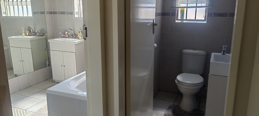 3 Bedroom Property for Sale in Linmeyer Gauteng