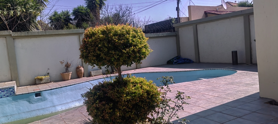 3 Bedroom Property for Sale in Linmeyer Gauteng