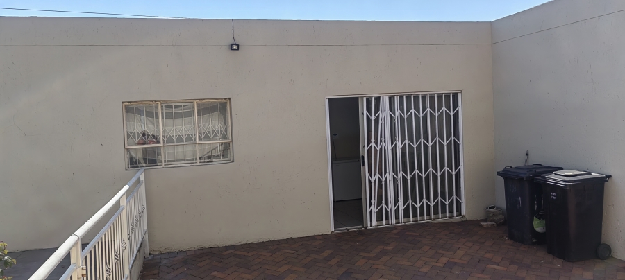 3 Bedroom Property for Sale in Linmeyer Gauteng