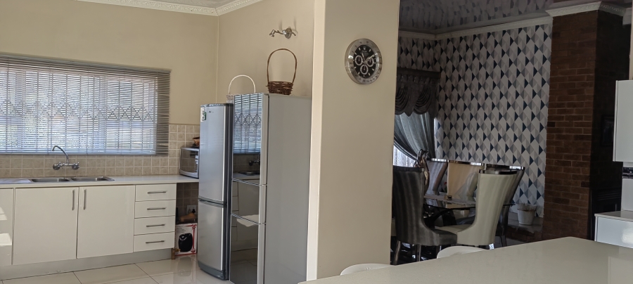 3 Bedroom Property for Sale in Linmeyer Gauteng