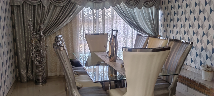 3 Bedroom Property for Sale in Linmeyer Gauteng