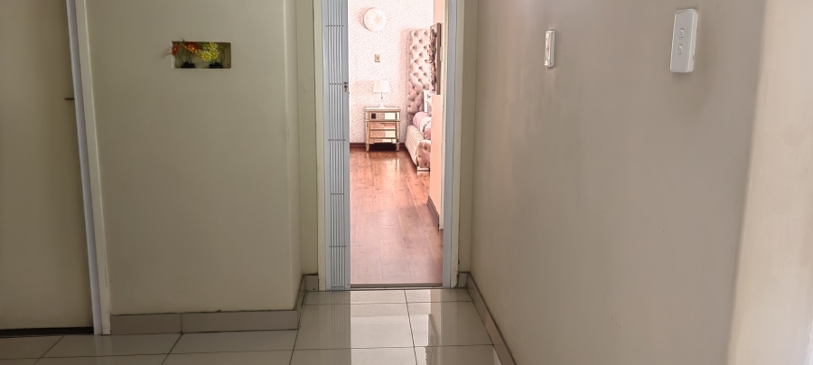 3 Bedroom Property for Sale in Linmeyer Gauteng