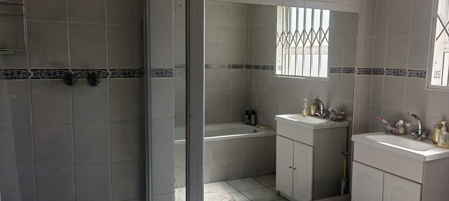 3 Bedroom Property for Sale in Linmeyer Gauteng