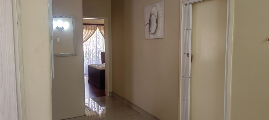 3 Bedroom Property for Sale in Linmeyer Gauteng