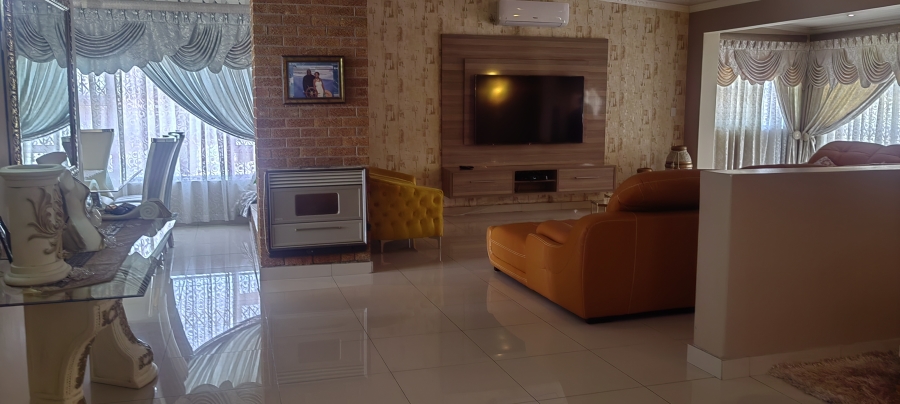 3 Bedroom Property for Sale in Linmeyer Gauteng