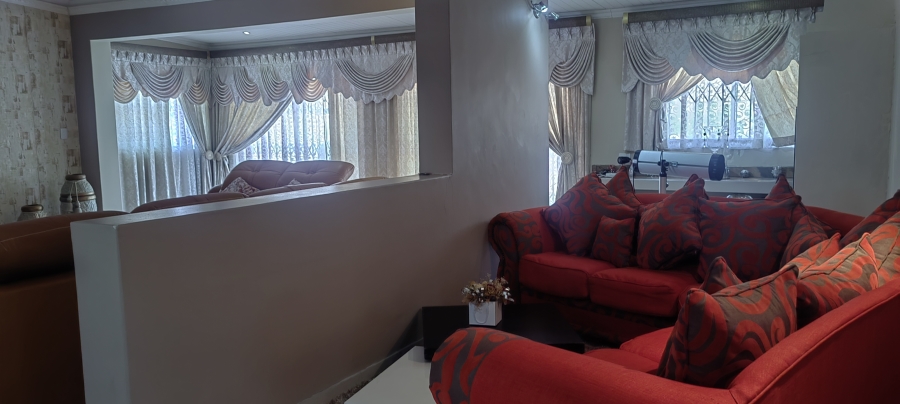 3 Bedroom Property for Sale in Linmeyer Gauteng