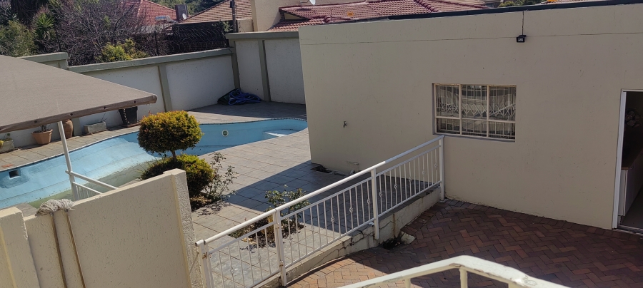 3 Bedroom Property for Sale in Linmeyer Gauteng