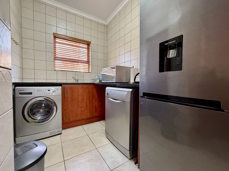 2 Bedroom Property for Sale in The Retreat Gauteng