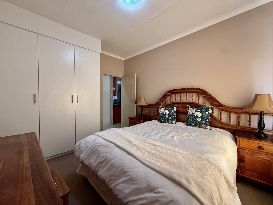 2 Bedroom Property for Sale in The Retreat Gauteng