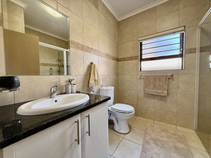 2 Bedroom Property for Sale in The Retreat Gauteng