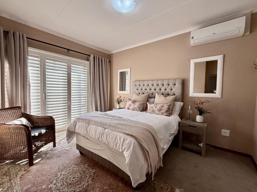 2 Bedroom Property for Sale in The Retreat Gauteng
