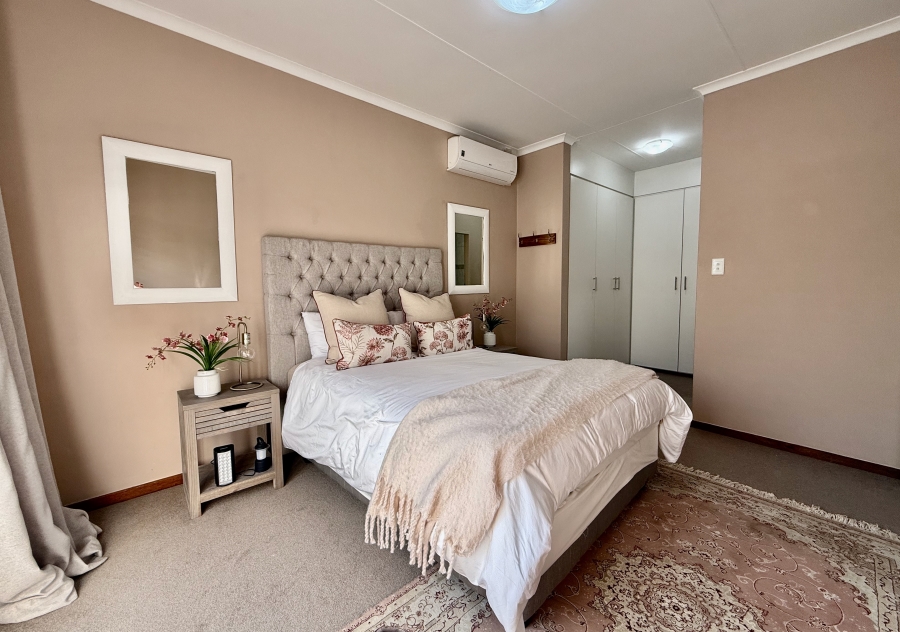 2 Bedroom Property for Sale in The Retreat Gauteng