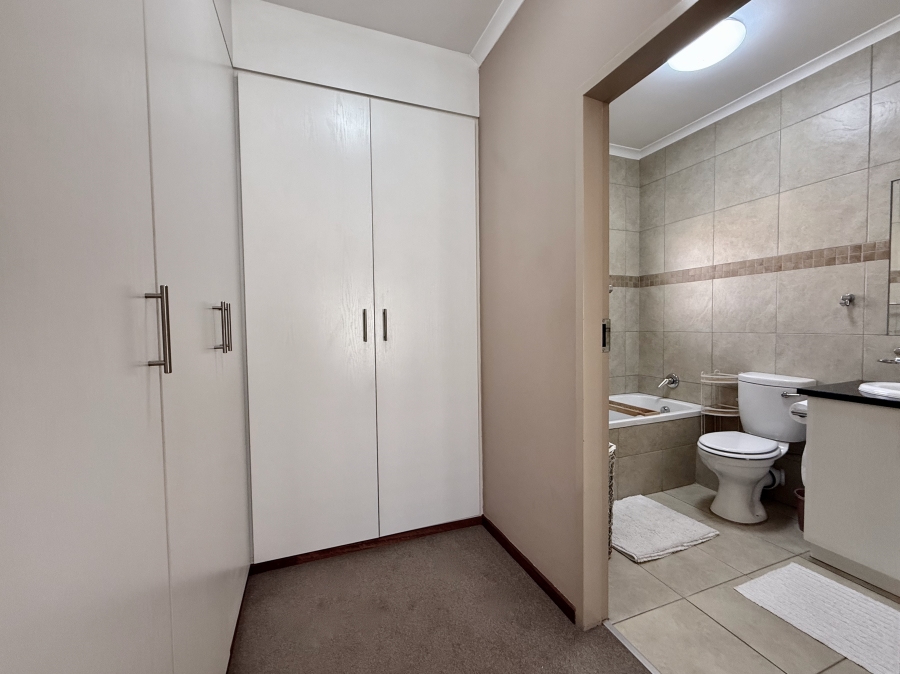 2 Bedroom Property for Sale in The Retreat Gauteng