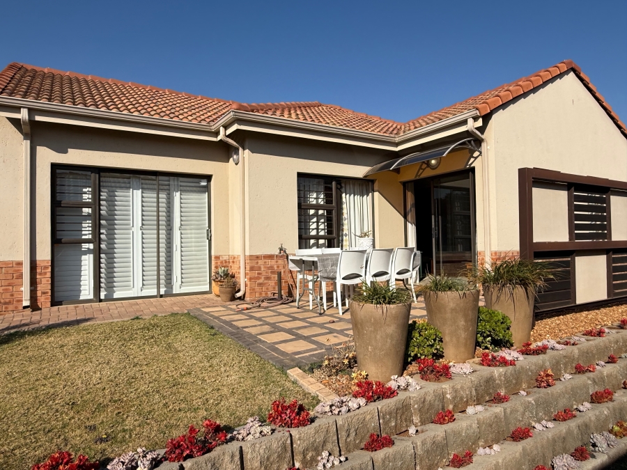 2 Bedroom Property for Sale in The Retreat Gauteng