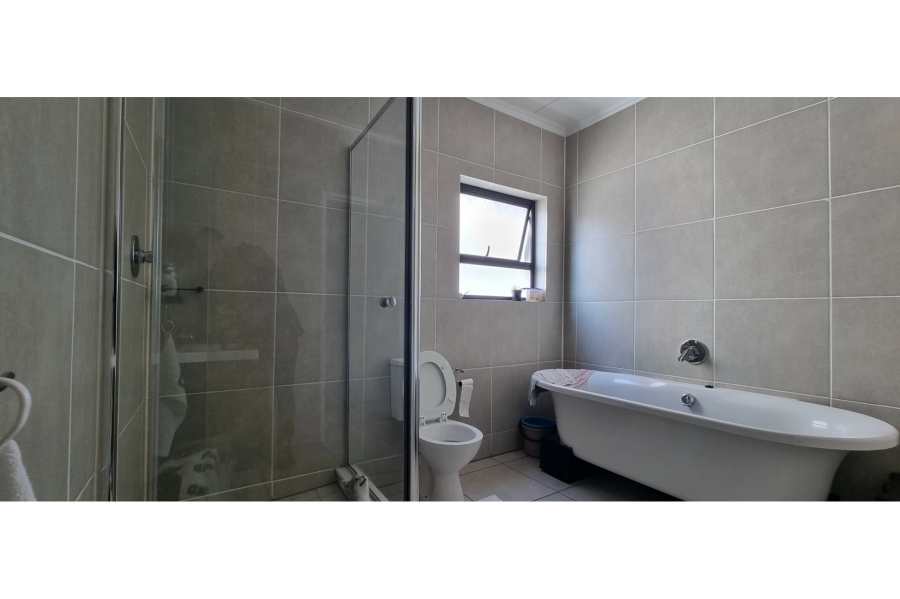 2 Bedroom Property for Sale in Greenstone Hill Gauteng