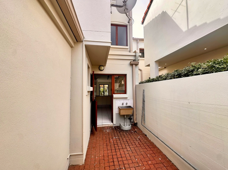 To Let 3 Bedroom Property for Rent in Barbeque Downs Gauteng